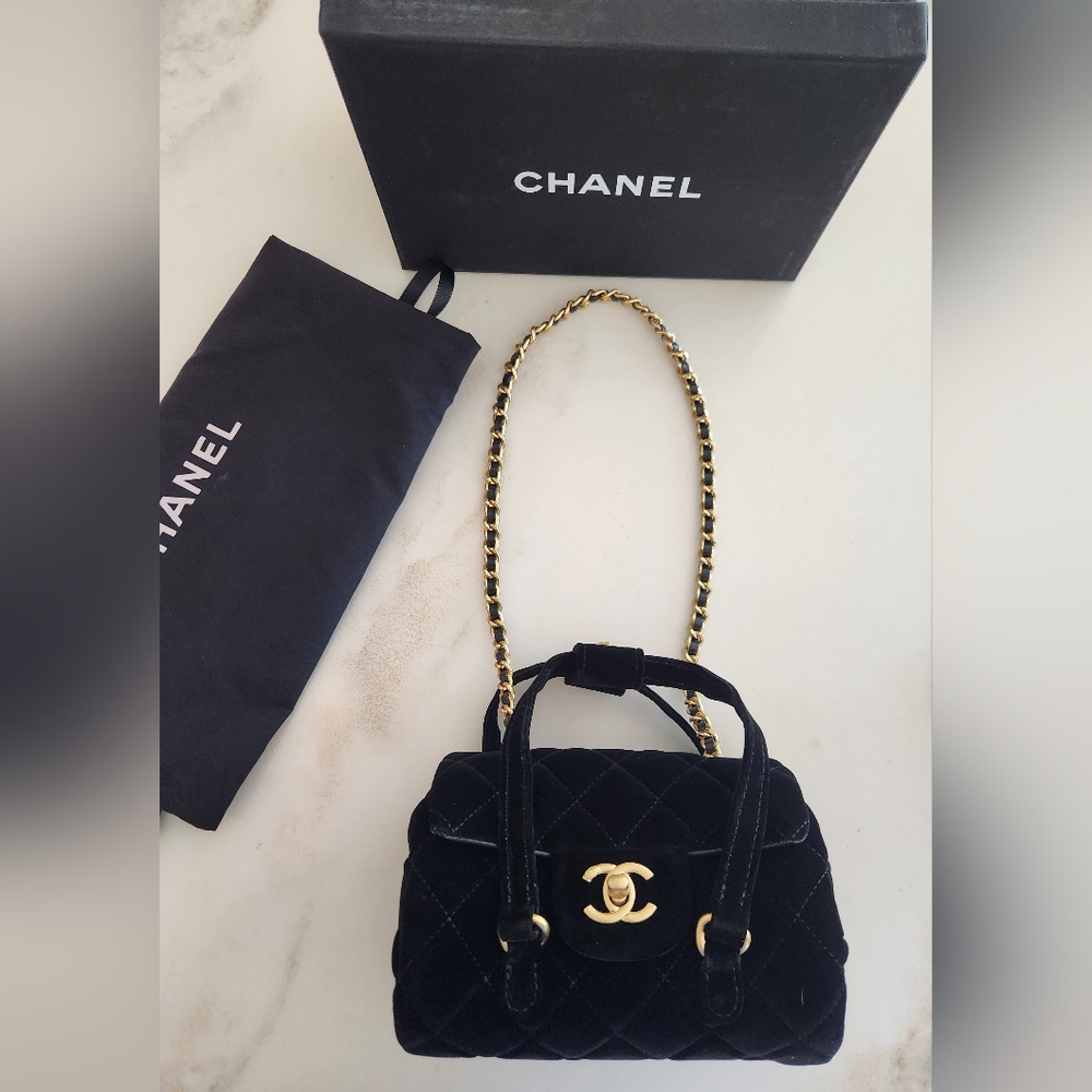 Chanel Gift with Purchase Black Velvet Quilted Handbag - Picture 17 of 17